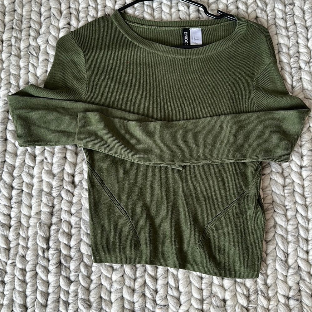 H&M long sleeve knit top